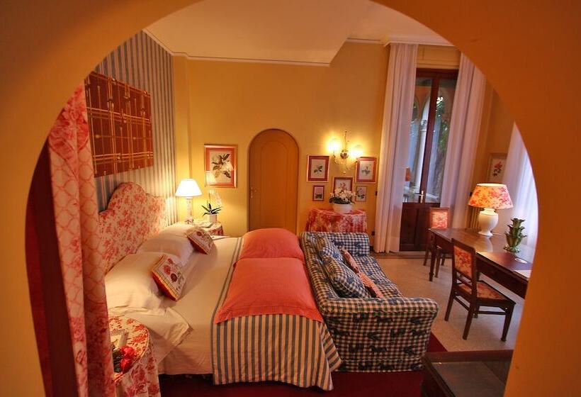 סוויטה עם טרסה, Villa Abbazia Relais & Chateaux