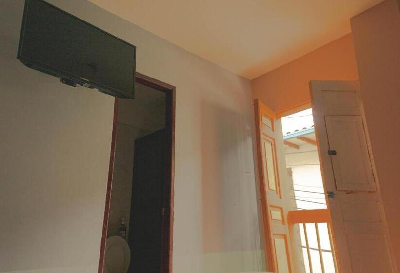 غرفة قياسية فردية, Felicina