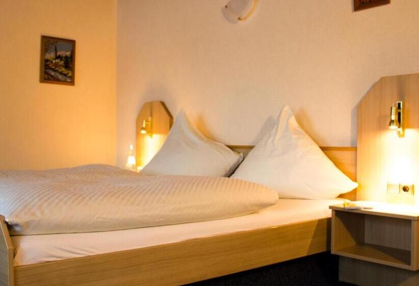 Номер Стандарт, Restaurant Zur Neroburg