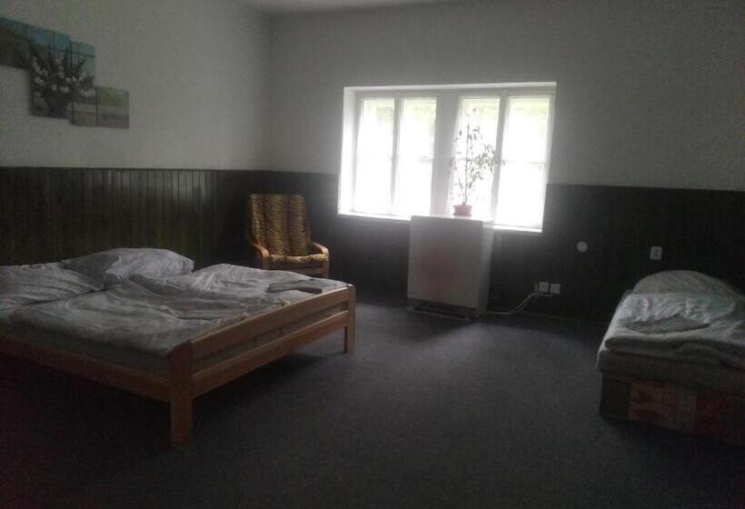 דירת שני חדרים, Chata Tokáň