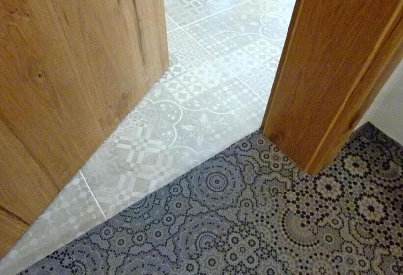 דירת חדר, Haus Monti