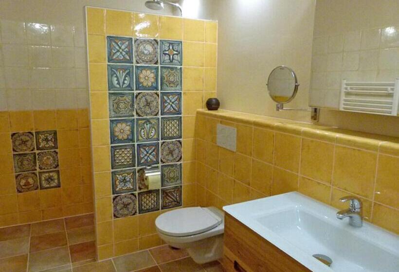 דירת חדר, Haus Monti