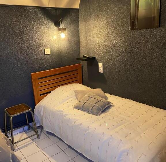 غرفة قياسية, La Pénate