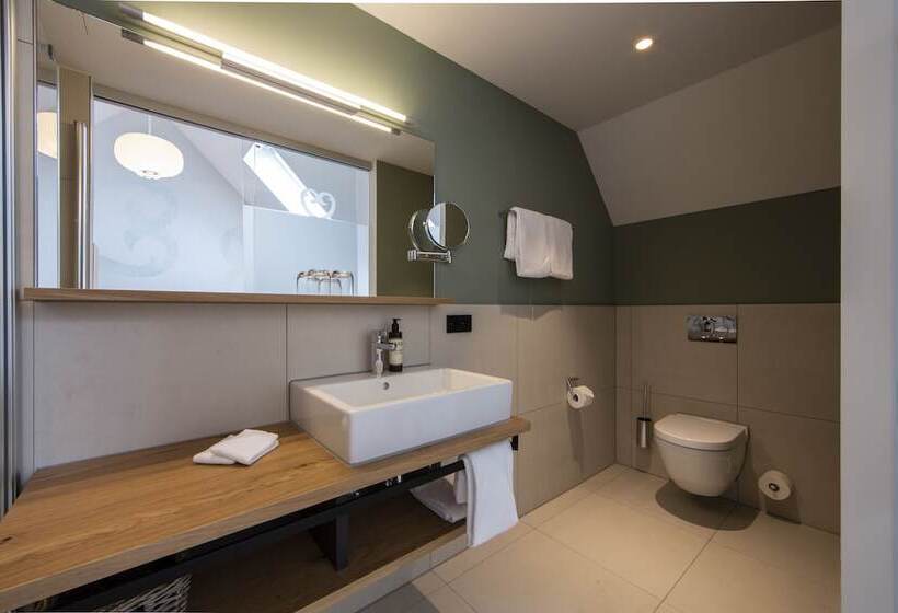 컴포트 룸, Zum Loewen