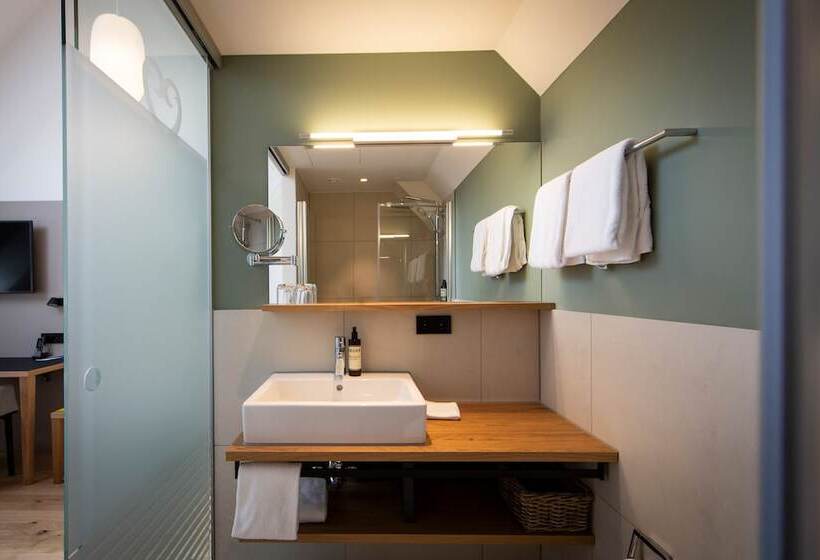 컴포트 룸, Zum Loewen