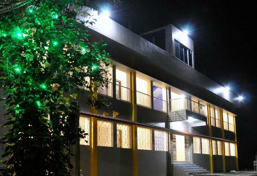 חדר משפחתי, Solitary Nook