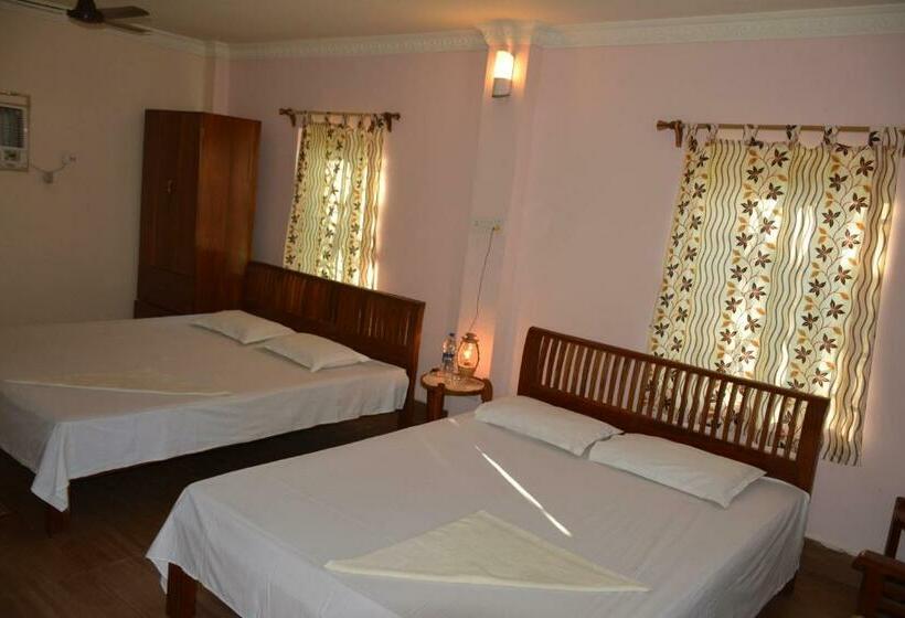 חדר משפחתי, Solitary Nook