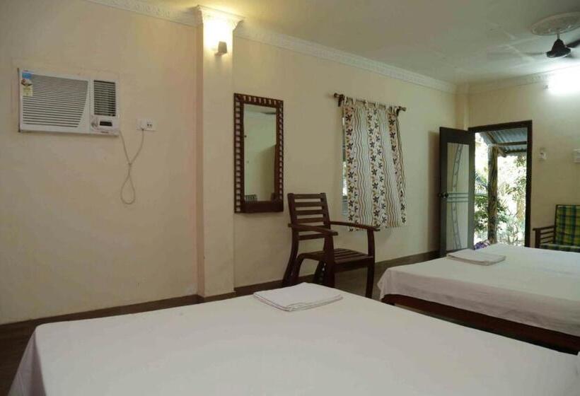 חדר משפחתי, Solitary Nook