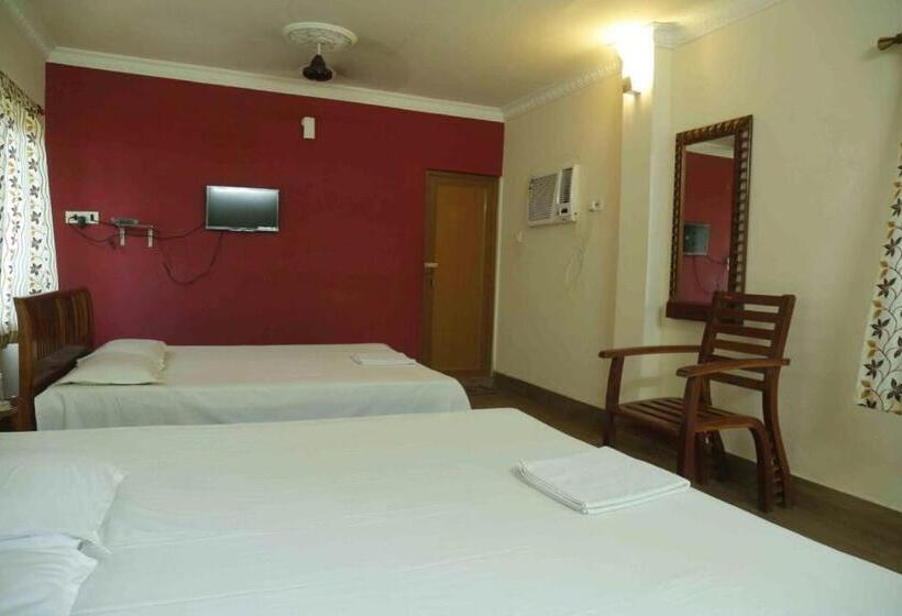 חדר משפחתי, Solitary Nook