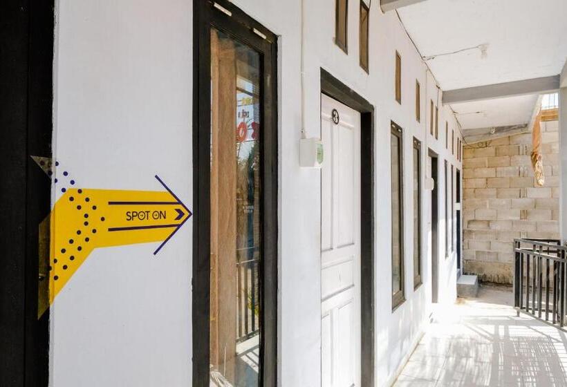 חדר סופריור יחיד, Spot On 1958 Asembagus Family