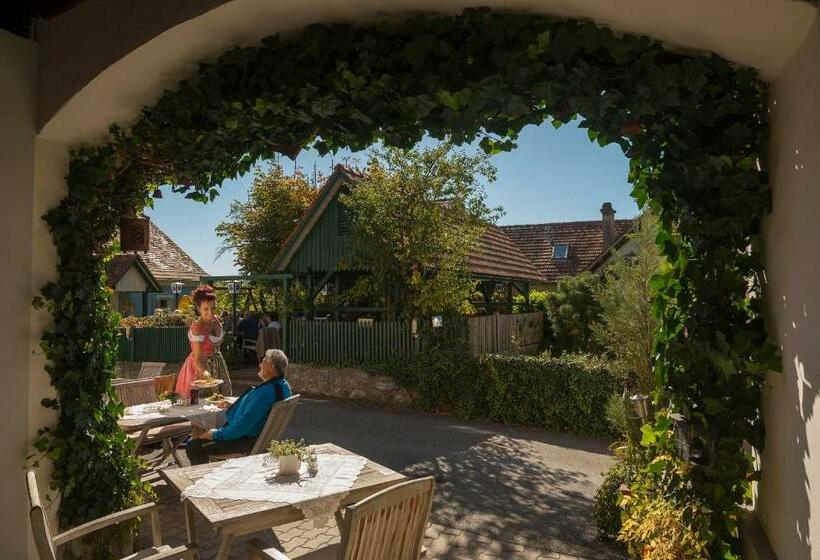 Номер Стандарт Вид на Сад, Wirtshaus Meißl