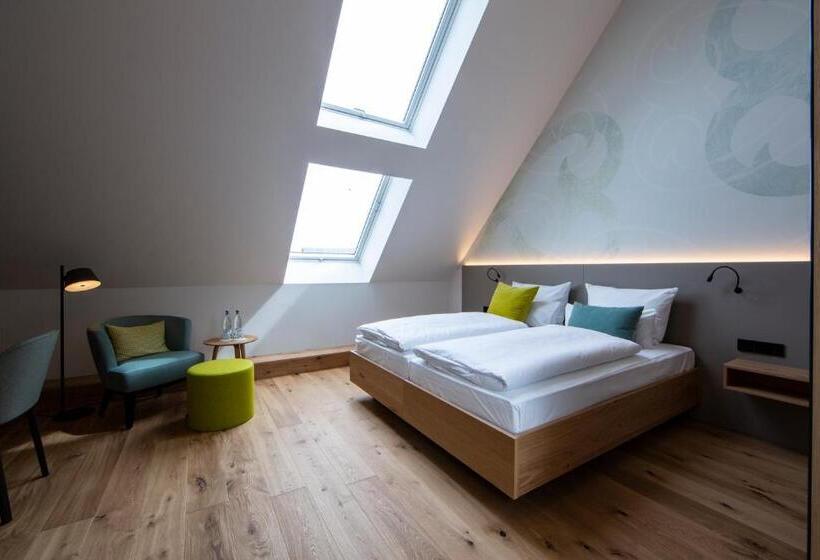 컴포트 룸, Zum Loewen