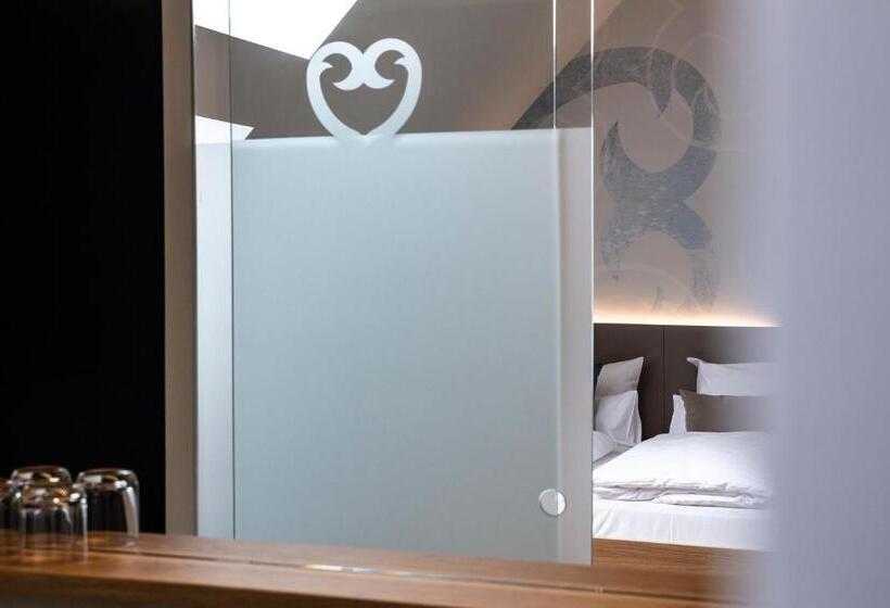 컴포트 룸, Zum Loewen