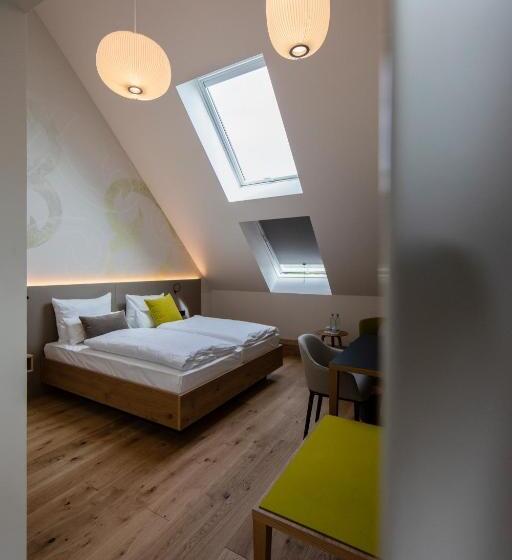 컴포트 룸, Zum Loewen