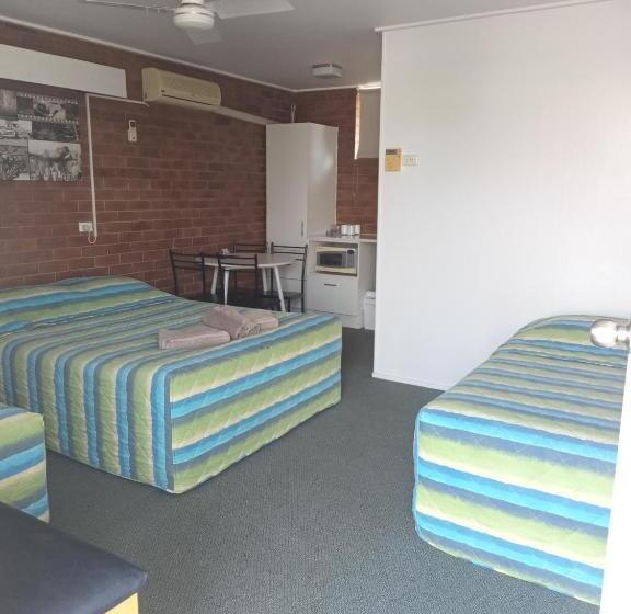 חדר סטנדרט לארבעה, Millmerran Motel