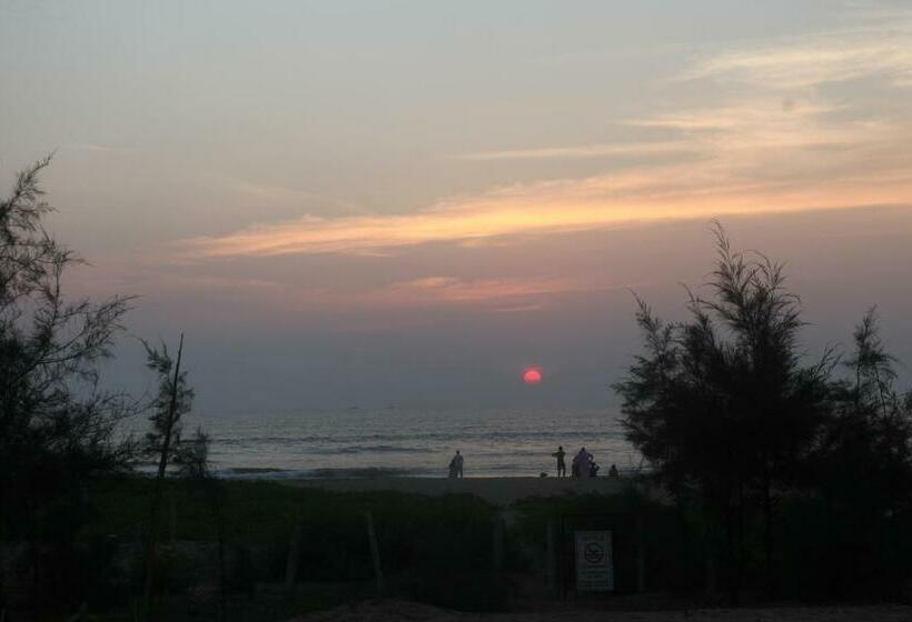 海景豪华三人间, 5 Mile Beach Resort