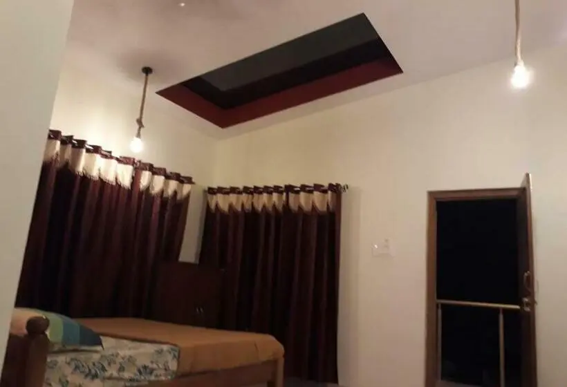 オーシャンビュースタンダードルームバルコニー付き, 5 Mile Beach Resort