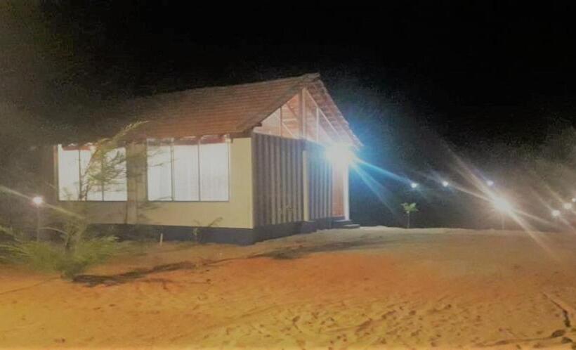 四人标准间, 5 Mile Beach Resort