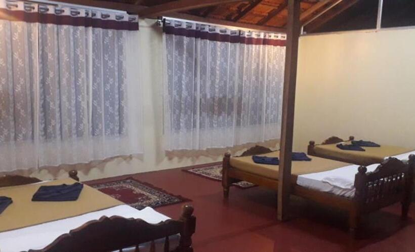 四人标准间, 5 Mile Beach Resort