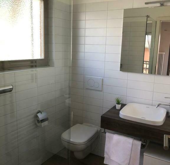 חדר משפחתי, Al Grottino