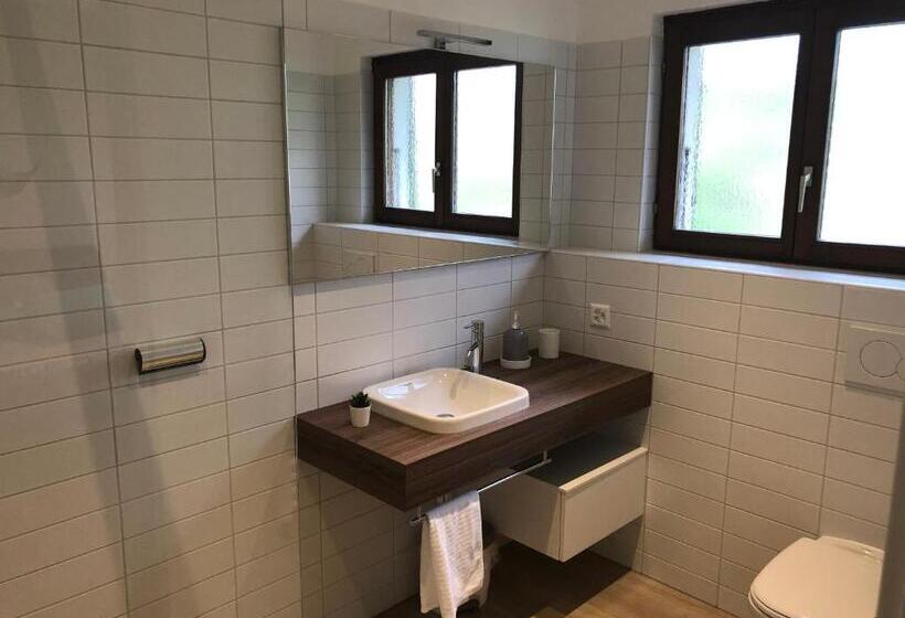 חדר דלוקס, Al Grottino