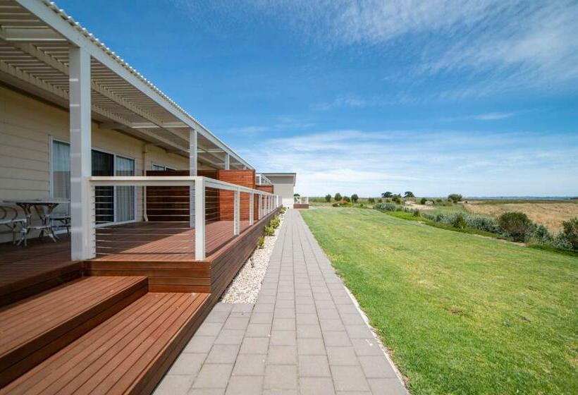 带大床的套房, Coastal Lodge