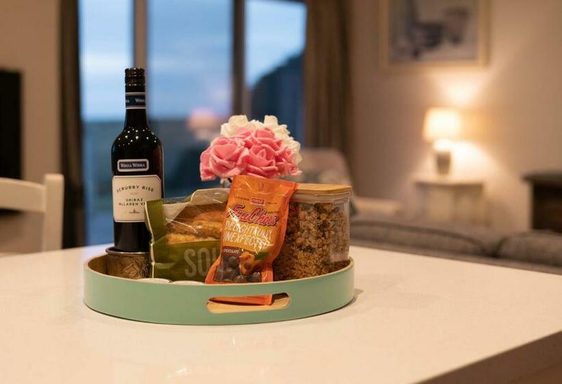 带大床的套房, Coastal Lodge