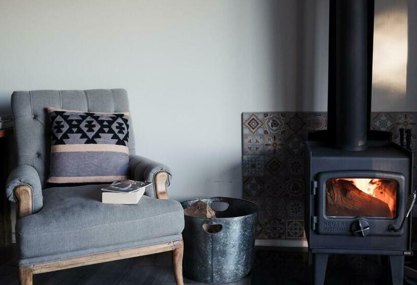 带大床的套房, Coastal Lodge