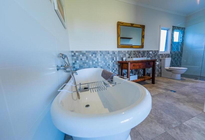 带大床的套房, Coastal Lodge