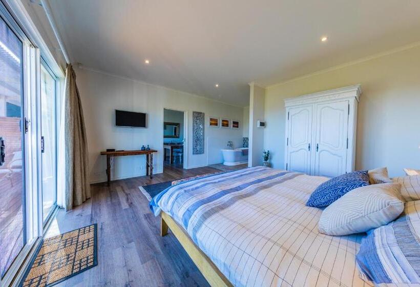 带大床的套房, Coastal Lodge