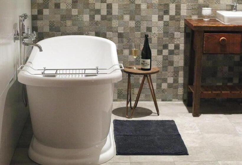 带大床的套房, Coastal Lodge