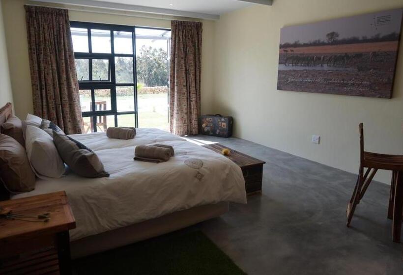 غرفة ديلوكس مطلة على حمام السباحة, Stellar Overberg Travellers Lodge