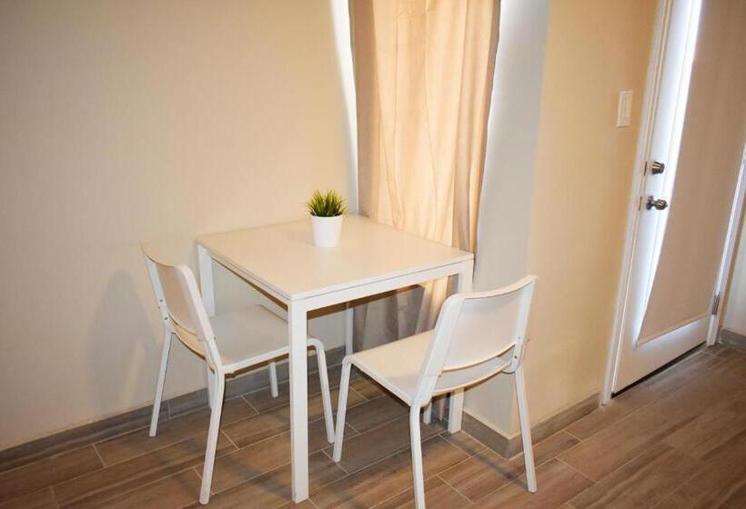 غرفة عائلية, California Comfort & Suites