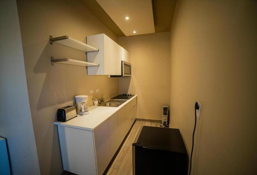 غرفة عائلية, California Comfort & Suites