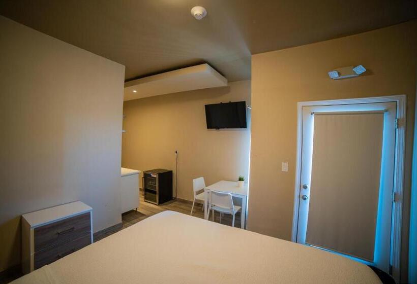 غرفة عائلية, California Comfort & Suites