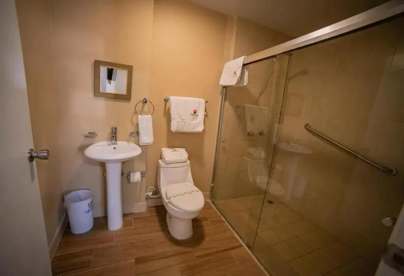 キングサイズベッドのデラックスルーム, California Comfort & Suites