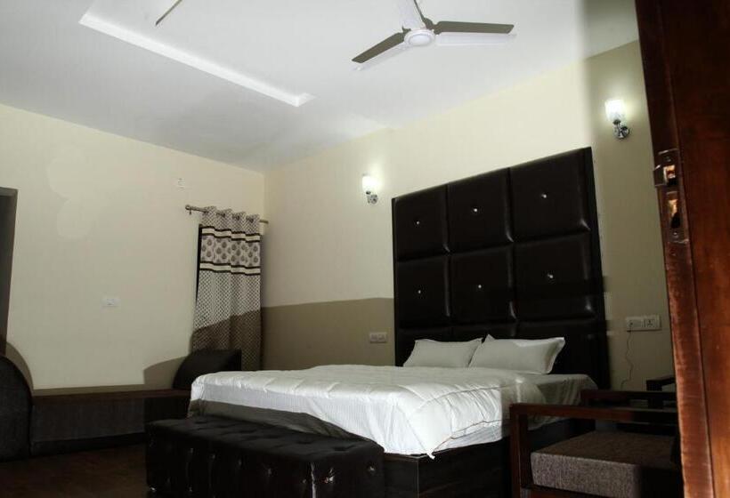 Полулюкс Повышенной Комфортности, Temple View Inn