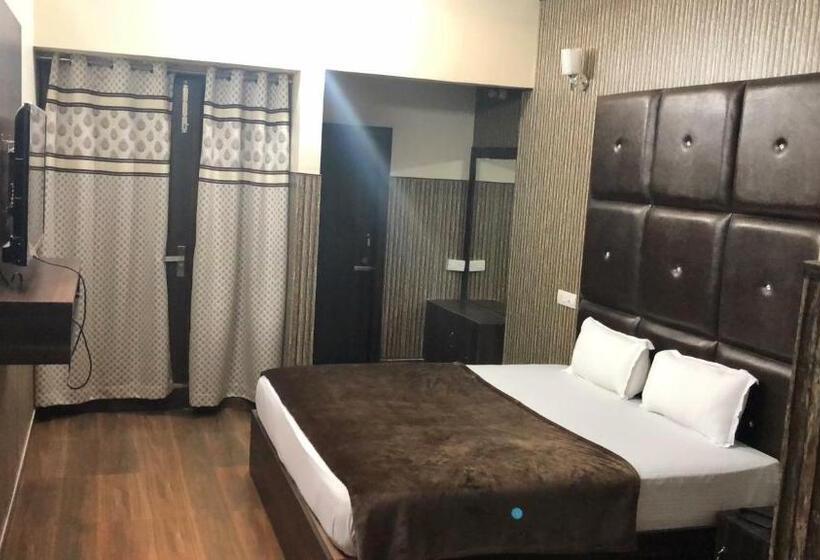 Полулюкс Повышенной Комфортности, Temple View Inn