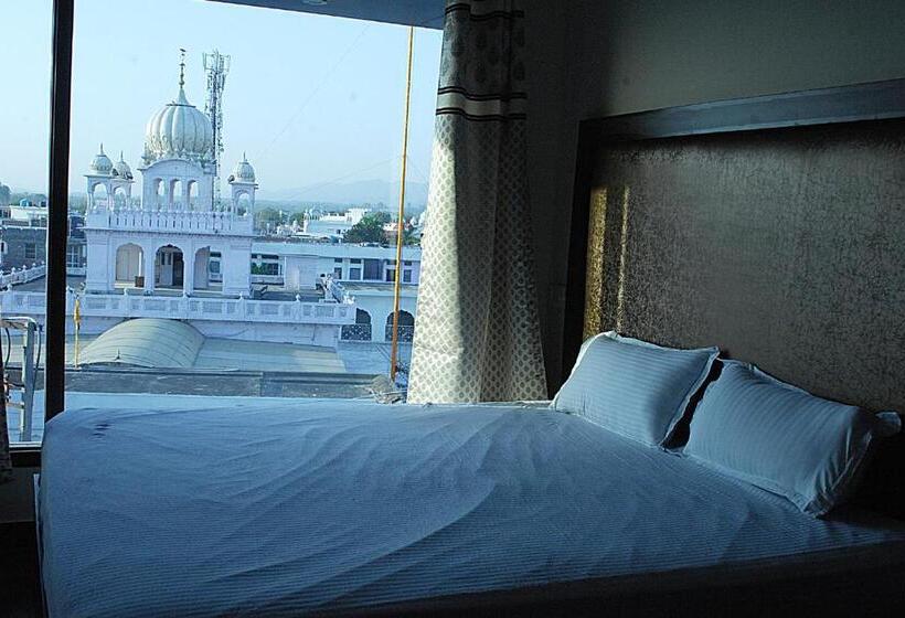 Семейный Номер, Temple View Inn