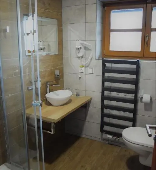 スイート, Motel Roubenka