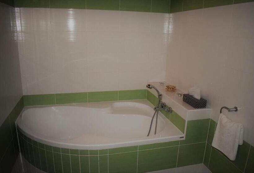 Люкс, Motel Roubenka