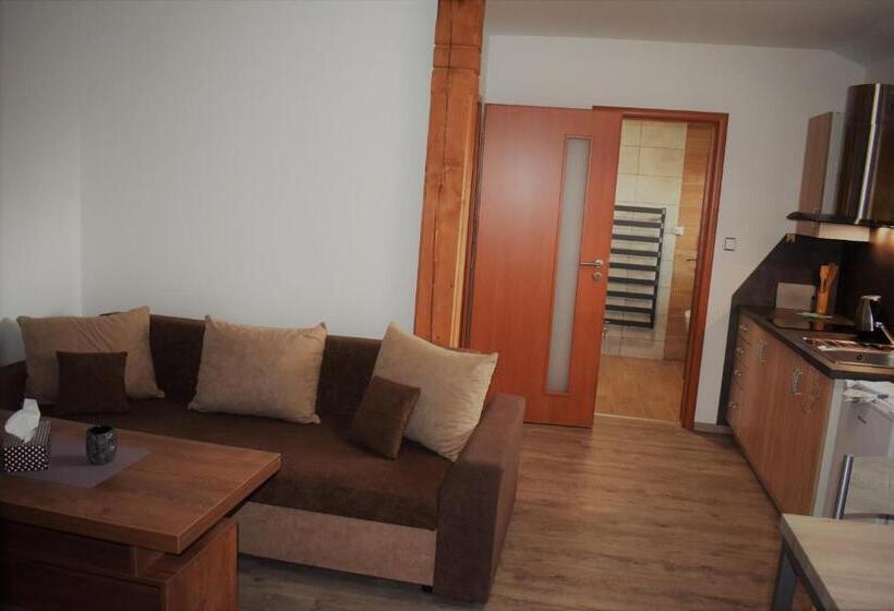 Апартаменты 1 Спальня, Motel Roubenka