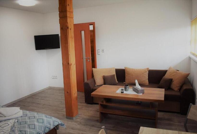Номер Deluxe, Motel Roubenka