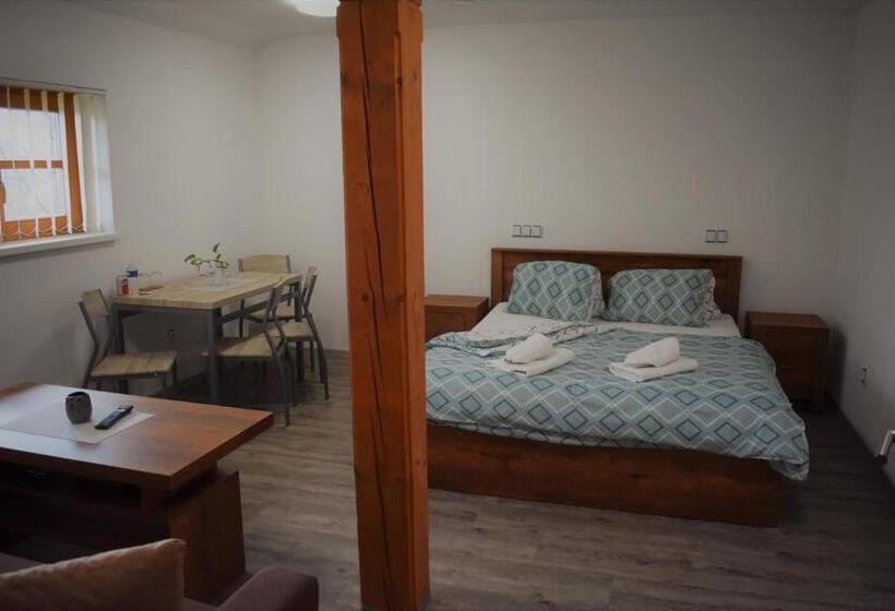 Номер Deluxe, Motel Roubenka