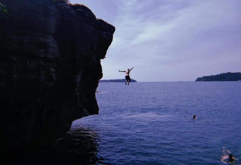 בקתה דלוקס, Crusoe Koh Takiev Island