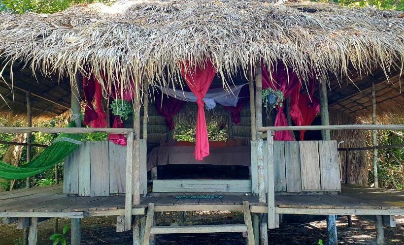 בקתה דלוקס, Crusoe Koh Takiev Island