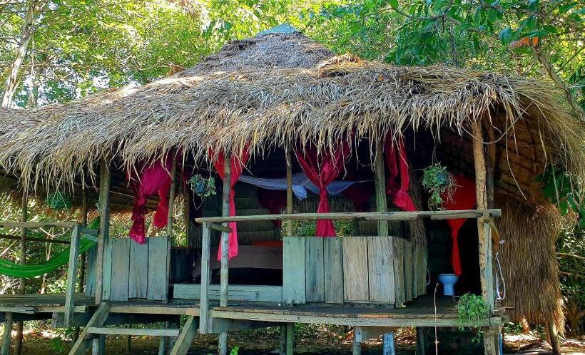 בקתה דלוקס, Crusoe Koh Takiev Island