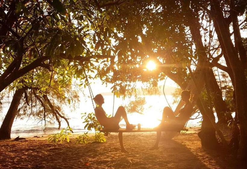 בקתה סטנדרטית, Crusoe Koh Takiev Island