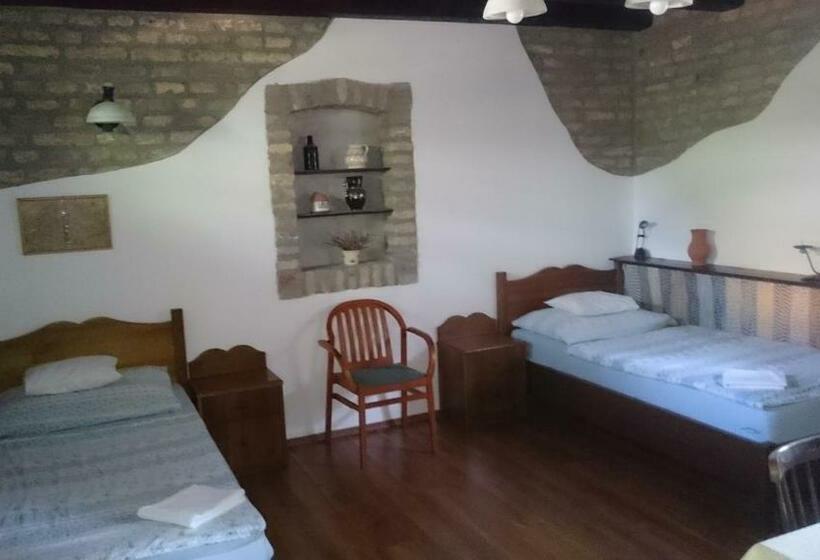 ガーデンビュースタンダードルーム, Hajóskert Vendégház