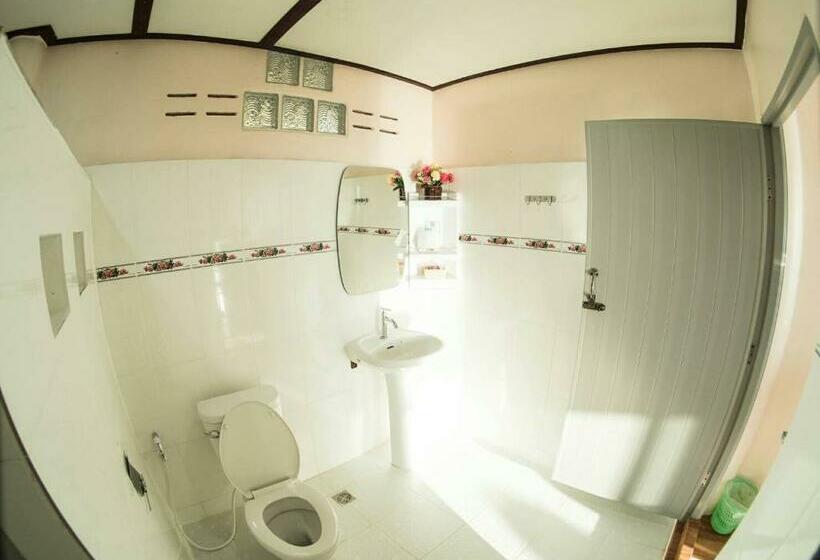 Номер Стандарт Вид на Горы, Khaokho Punsukphumok